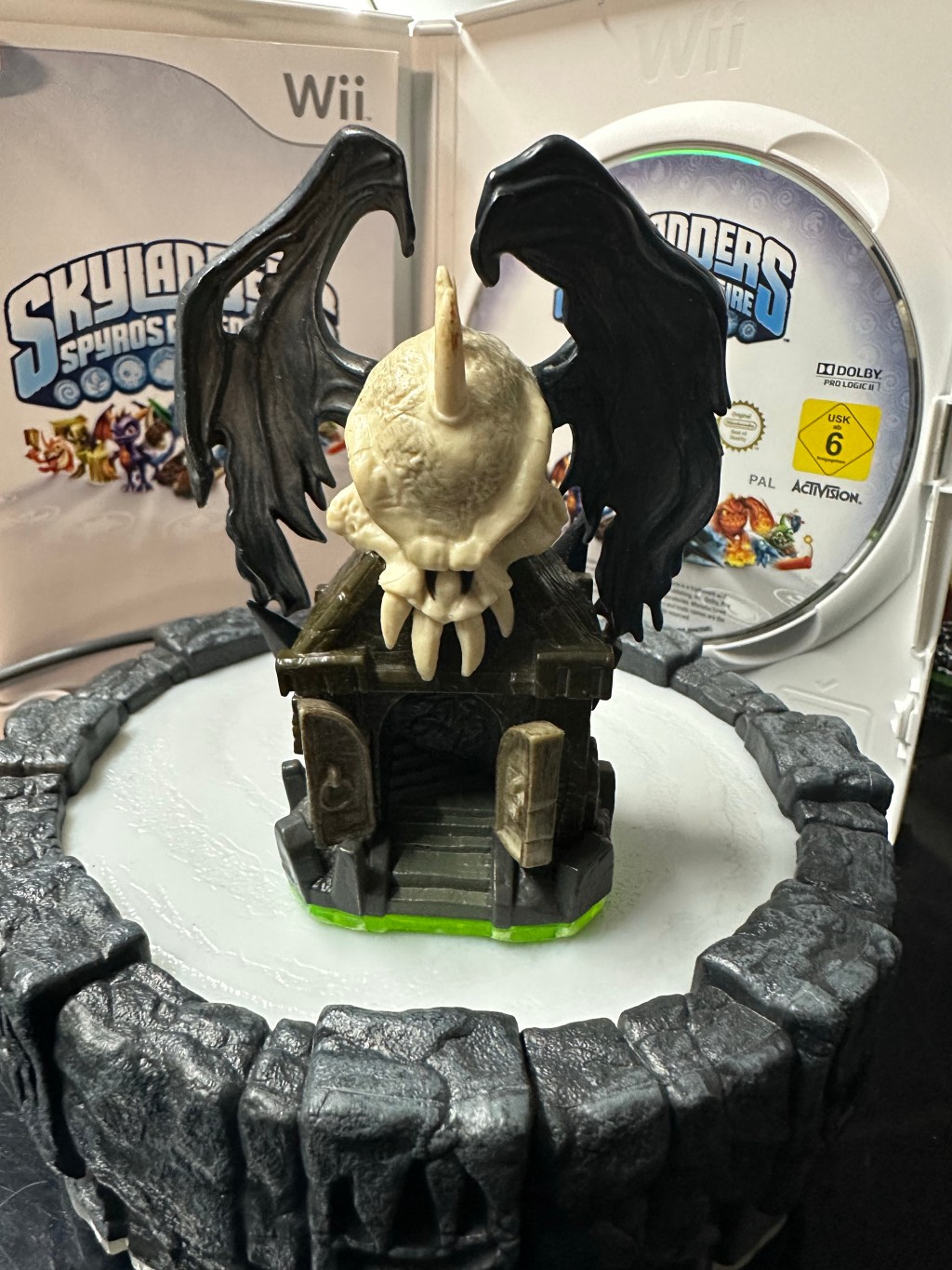 Darklight Crypt: A Haunted Adventure from Skylanders: Spyro’s Adventure (Wii, 2011)&nbsp;👻🎮🌙